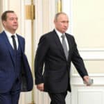 HITČINA! Medvedev o nalogu za hapšenje Putina: "Da vam ne kažem gde da koristite taj papir"