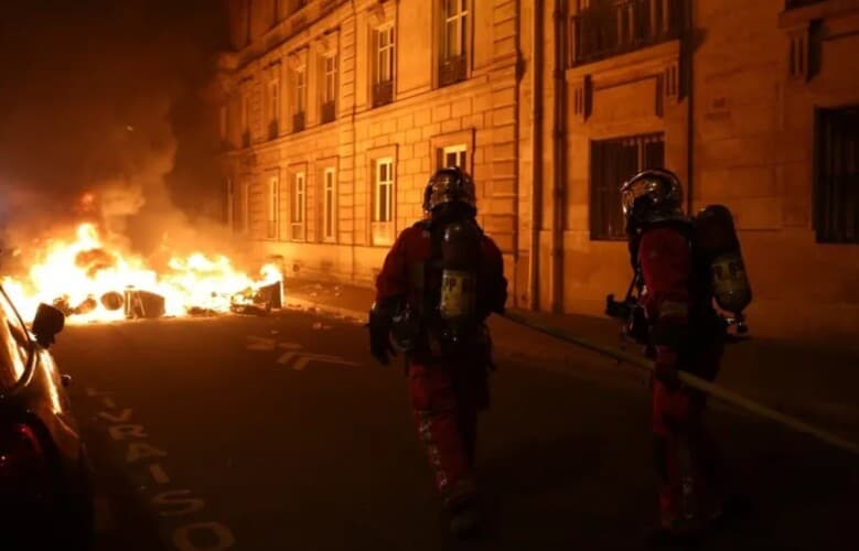  Masovna hapšenja u Francuskoj tokom sinoćnjeg protesta a tek je počeo haos