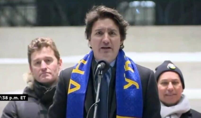  J#BI SE TRUDO! Kanađani isprozivali premijera u toku njegovog govora povodom podrške UKRAJINI (VIDEO)