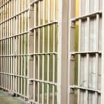 Starija žena u Irskoj završila u zatvoru jer je vikala na ukrajinske izbeglice: "Vi ste silovatelji i kriminalci"