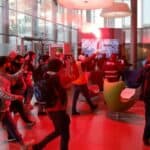 PARIZ: Demonstrati upali sa dimnim bombama u zgradu berze EURONEXT (VIDEO)