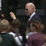 Bajden uhvaćen kako poziva malu devojčicu da se "druži" sa njim u njegovoj kancelariji