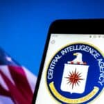 BIVŠI ŠEF CIA priznao da su AMERIČKE SLUŽBE pomogle Bajdenu da pobedi na izborima 2020. godine