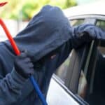 Previše tehnologije: Lopovi preuzimaju kontrolu nad automobilima hakujući im farove