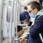 Velika Britanija: Pozivaju se građani da počnu da nose maske zbog novog soja COVID-a