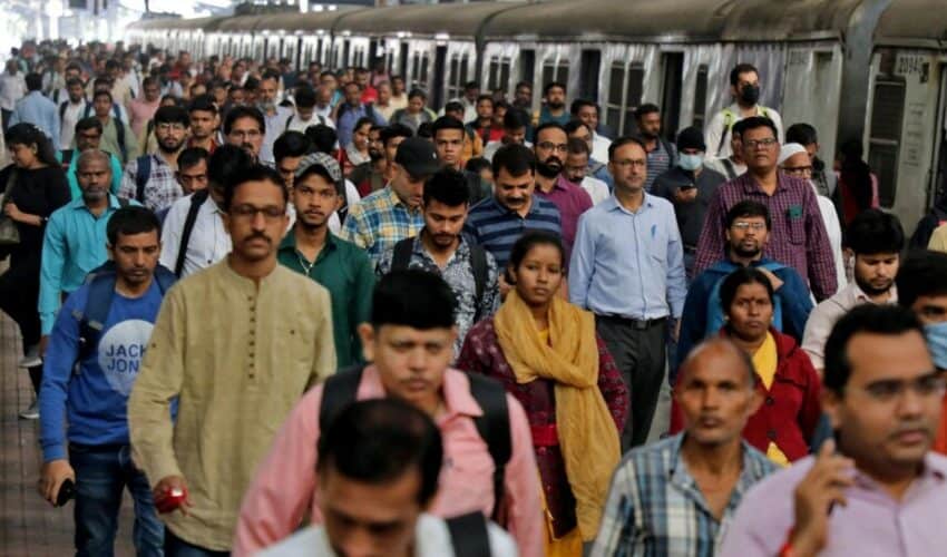  INDIJA “prešišala” Kinu sa populacijom- Do sredine 2023. imaće skoro 3.000 000 više stanovnika
