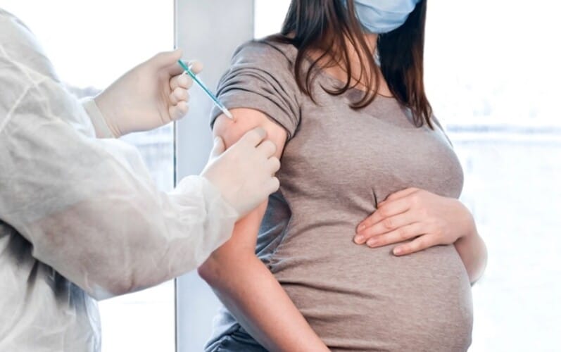  Pfizer i FDA su agresivno promovisali vakcinu protiv COVID-a trudnicama uprkos tome što su znali da je mRNA injekcija izazvala strašne rizike za fetus i novorođenčad