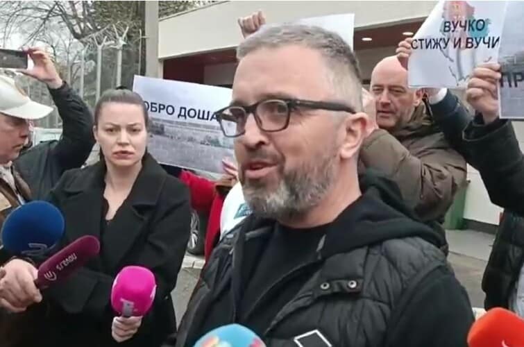  Predstava se nastavlja: Vučićević ušao u Okružni zatvor radi izdržavanja kazne- došlo i do manjeg incidenta