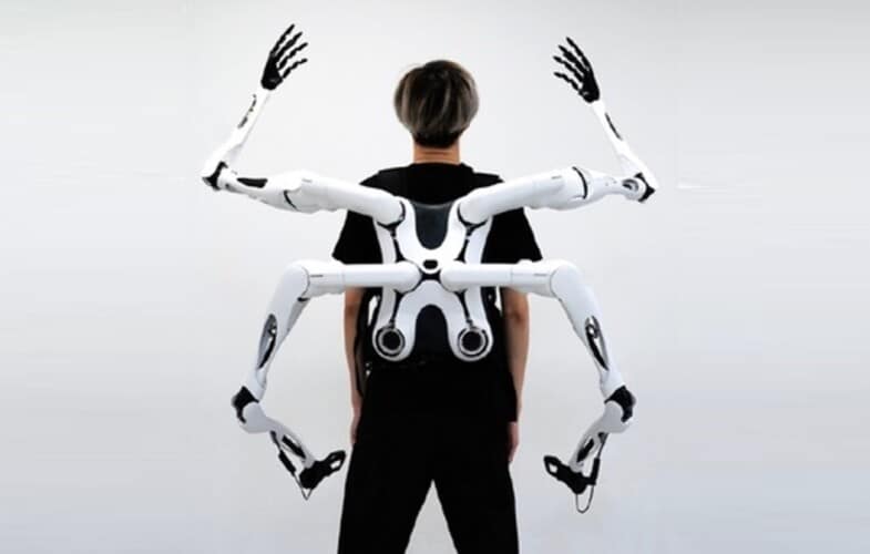  Pogledajte- Naučnici razvili robotske ruke koje ugrađuju na čoveka i zamenjuju do 3 osobe (VIDEO)