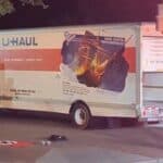 Kamion sa nacističkim zastavama se zakucao u sigurnosne barijere Bele Kuće- Policija koristi robote da proveri kamion (VIDEO)