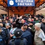 VUČIĆ ispraznio Kosmet sa Kurtijevim autobusima- U Zvečanu Srbi na udaru - Podignuta borbena gotovost