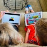 Studija: Guglov YouTube algoritam preporučuje grafički i nasilni sadržaj dečacima od 9 do 14 godina