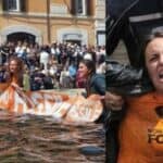 KLIMATSKI ludaci ponovo prave haos po Rimu (VIDEO)