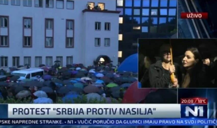  Marinika Tepić preuzela proteste?! N1 predstavio Soroševu opoziciju kao organizatore- Deo demonstranata ispred skupštine