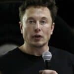 Ilon Mask šokirao svet, povlači se sa čela Tvitera i zapošljava novu direktorku