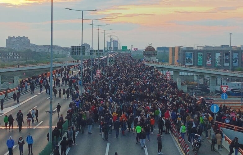 Beogradski maraton u organizaciji opozicije?! Pre svitanja, razišli se poslednji demonstranti koji su ostali na auto-putu
