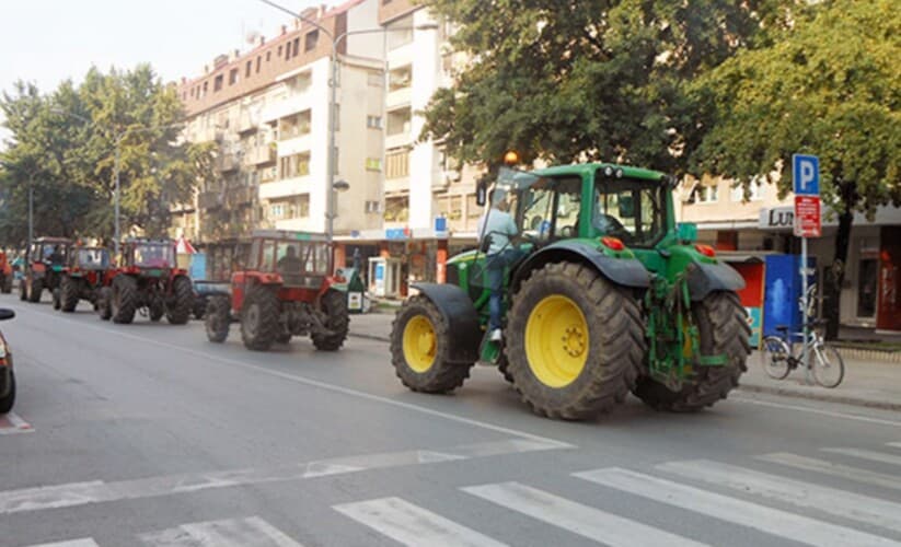  U PODNE poljoprivrednici širom Srbije blokiraju puteve