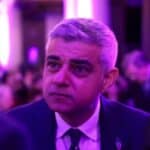 Gradonačelnik Londona Sadik Kan otkrio u svojoj novoj knjizi da pretrpeo srčani udar nakon dopunske vakcine protiv Covid-a