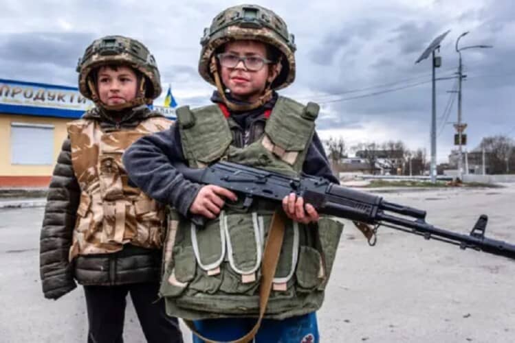  UkroJugend! Vlasti Ukrajine doslovno love decu kako bi ih obučili da rukuju oružjem