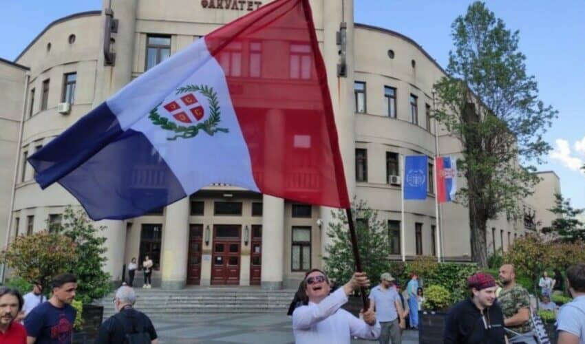  Sve sami Srbi! Beširi i Georgiev traže da se menja državna zastava (FOTO)