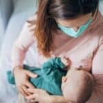 Doktori zbunjeni: Beleže se slučajevi u kojima bebe umiru a da su ih dojile majke vakcinisane protiv Covid-a