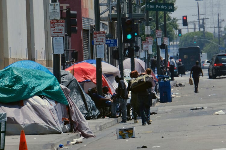  Američki san – Novo istraživanje otkriva da u Kaliforniji živi skoro 200.000 beskućnika!