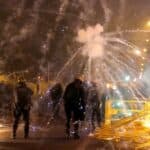 Sunce zalazi a FRANCUSKA se sprema za još jednu paklenu noć! Naređeno obustavljanje svih vrsta prevoza