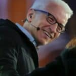 Pfizer uhvaćen kako usmerava 10 miliona dolara Andersonu Kuperu kako bi Amerikancima promovisao vakcine