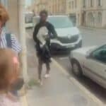 POGLEDAJTE! Afrički migrant otima dete u sred bela dana u Francuskoj (UZNEMIRUJUĆI VIDEO)
