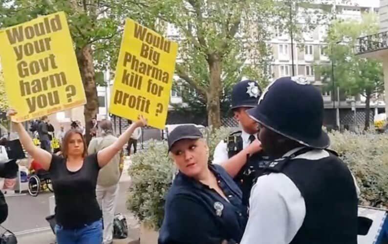  Velika Britanija: Uhapšena žena jer je bivšeg ministra zdravlja nazvala pičk*m