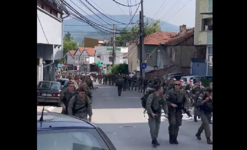  Ratno stanje?! Kurti poslao sve specijalce u Mitrovicu – Načelnik Generalštaba Vojske Srbije uskoro se obraća naciji (VIDEO)