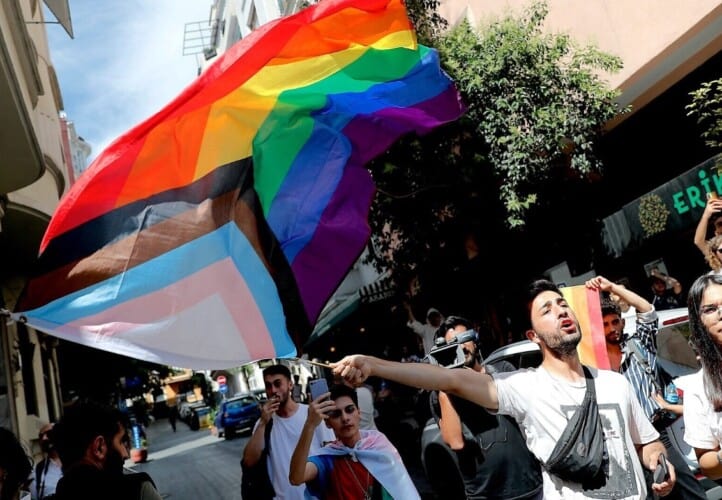  Hapšenje pripadnika LGBTQ u Istanbulu! Stotine privedeno u pokušaju održavanja zabranjene “Parade ponosa”