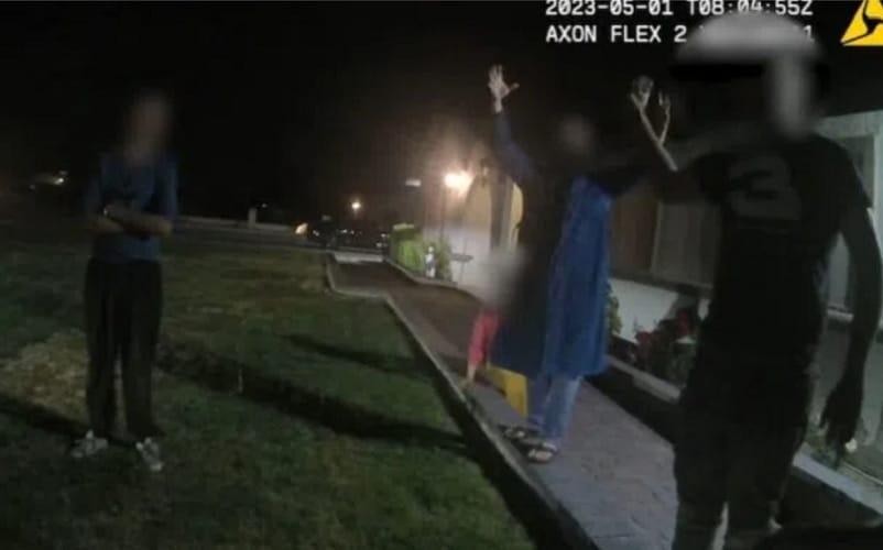  Policijska kamera snimila čudnu svetlost- prijavljeno viđenje „vanzemaljaca visokog 3 metra“ u dvorištu u Las Vegasu (VIDEO)