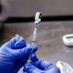 Umirala i deca! Dokumentacija otkriva na hiljade smrtnih slučaja i milione slučaja nuspojava nakon vakciancije Pfizer-om