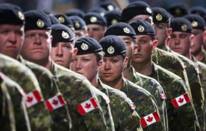  Preko 300 kanadskih vojnika pokrenulo je tužbu protiv vojske tražeći odštetu od 500 miliona dolara zbog obavezne vakcinacije protiv COVID-a