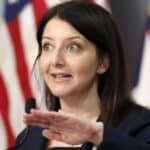 Potvrđena još jedna "teorija zavere"! DIREKTORKA američkod CDC-a: COVID vakcine će se davati svake godine (VIDEO)