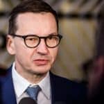 Poljski premijer ismejava EU zbog haosa u Francuskoj (VIDEO)