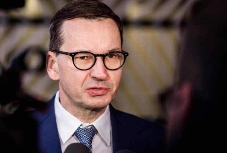  Poljski premijer ismejava EU zbog haosa u Francuskoj (VIDEO)