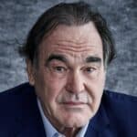 Filmski reditelj Oliver Stoun žali što je glasao za Bajdena: Pogrešio sam, uvlači nas u... (VIDEO)