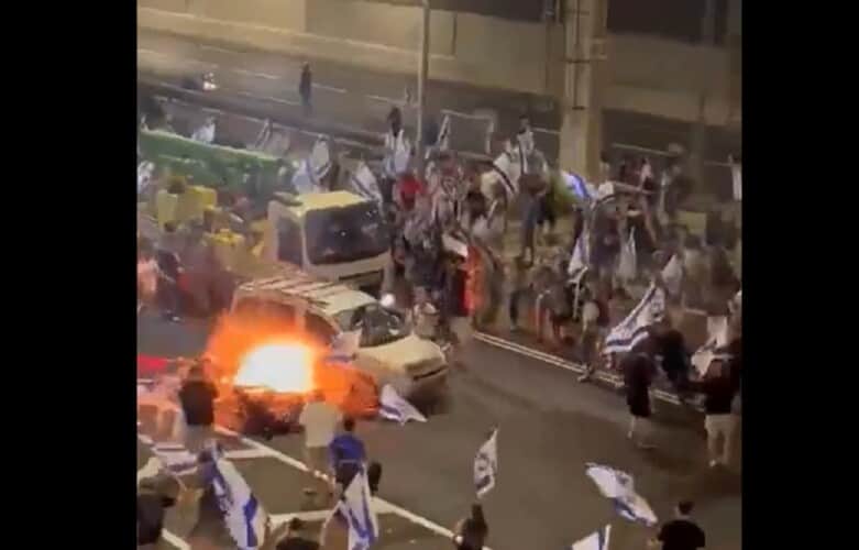  Noć haosa u IZRAELU! Demonstracije protiv reforme pravosuđa pretvorile se u otvorene sukobe! (VIDEO)