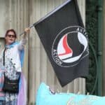 Vođa TRANVESTITA u Britaniji pozvao na nasilje nad ženama! Ležao 30 godina u zatvoru zbog otmice i mučenja