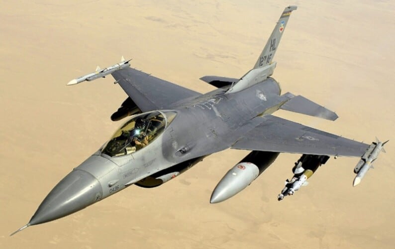  Ukrajinske pilote F-16 obučavaće privatna američka firma u Rumuniji
