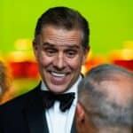 Narkomanska posla! Advokat Hantera Bajdena usnimljen kako konzumira drogu dok čeka svog klijenta