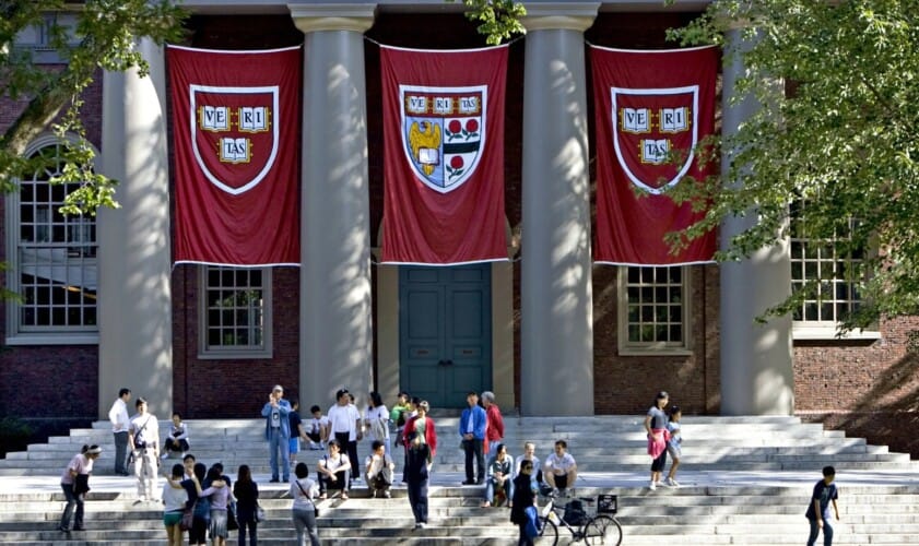  Novi profesor na Harvardu biće ČetBot – Prosvetari širom sveta uskoro ostaju bez posla