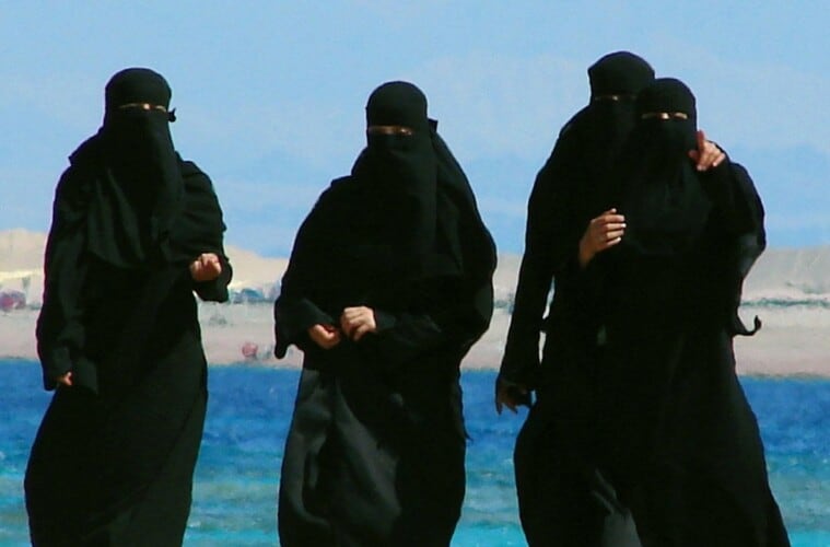  “Poštujte naše običaje” Gradonačelnica ITALIJANSKOG grada poručila muslimankama da NE MOGU da se kupaju prekrivenih tela