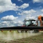 Više od 800 tona pesticida završi u rekama svake godine