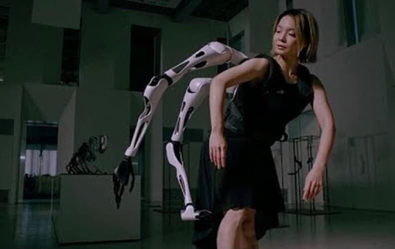  Transhumanizam: Naučnici stvaraju kiborga – nosivi robot sa 6 ruku