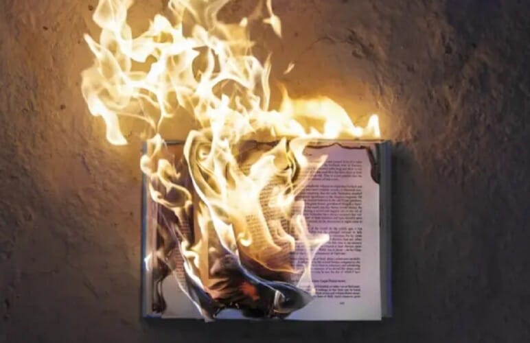  Švedska odobrila spaljivanje Biblije i Tore ispred izraelske ambasade u Stokholmu