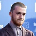 Morao da se vakciniše?! Poznati glumac (25) iznenada preminuo kao i njegov otac nedelju dana ranije