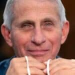 Fauči izjavljuje da SVI nevakcinisani građani moraju biti zatvoreni ove zime